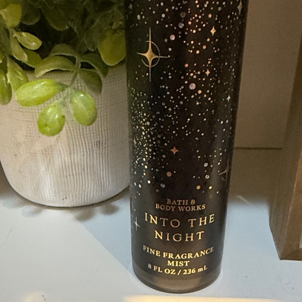 Bath & Body Works Into the Night Fragrance Mist - Black and Gold